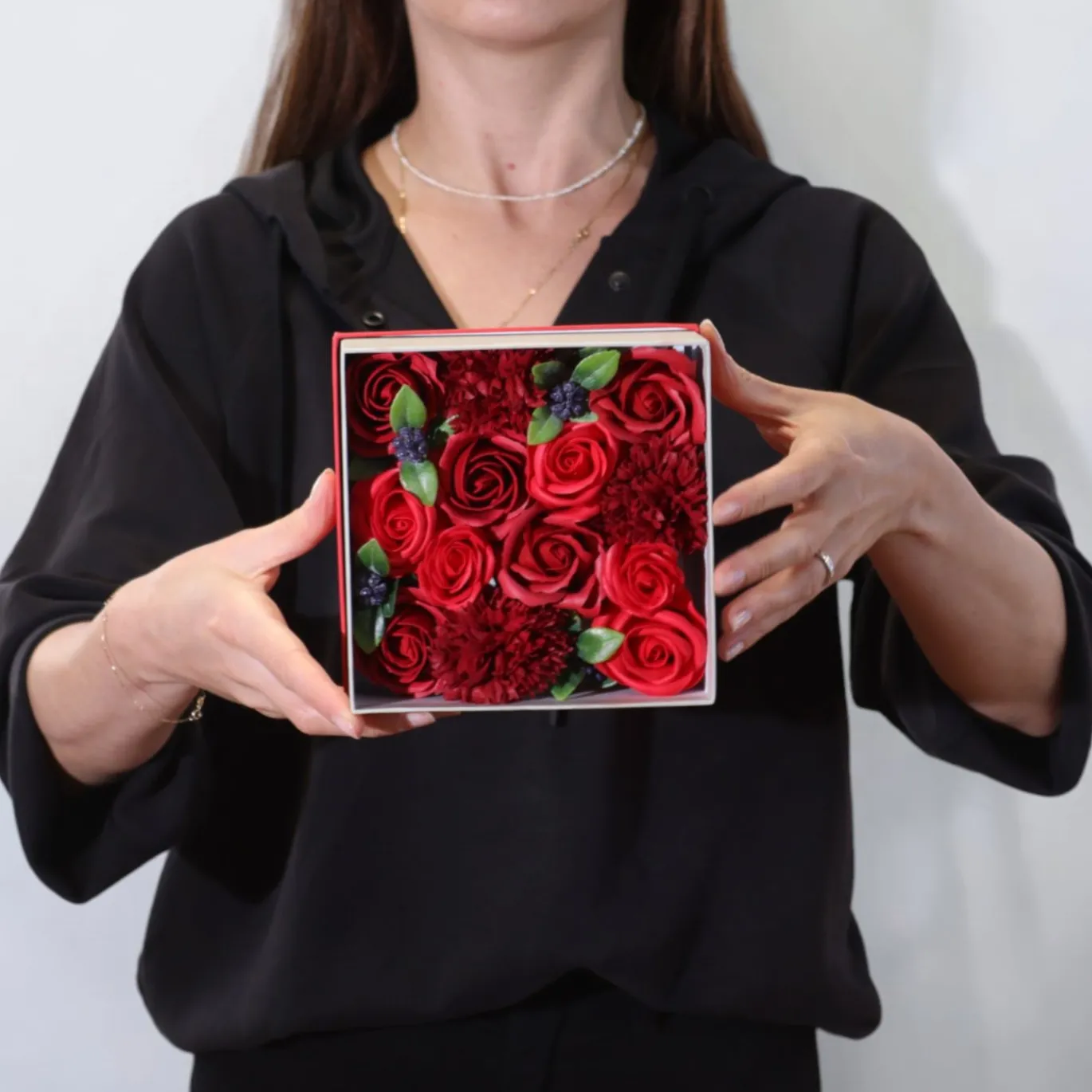 Ask Tvålblommor Röda Rosor